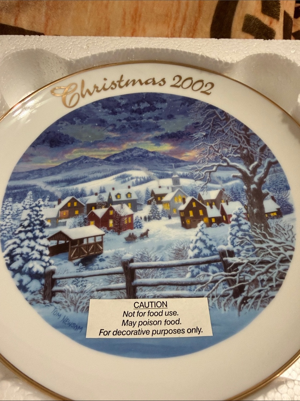 2002 Avon Decorative Collector Plate - with 22K gold rim. Winter Village
